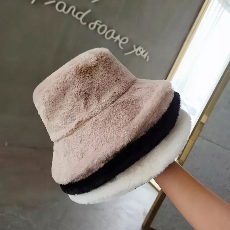 Купить Теплая плюшевая шапка-ведро черного цвета.: отзывы, фото, характеристики в интерне-магазине Aredi.ru