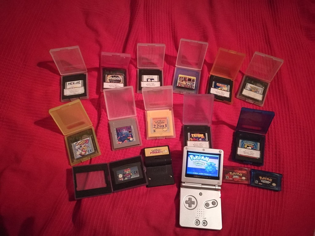 Game Boy Advance SP + 16 gier GBA SP