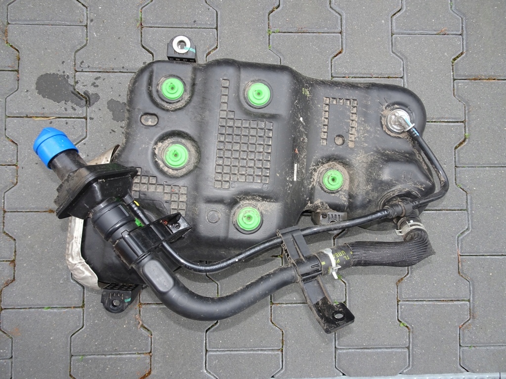 HYUNDAI TUCSON II ZBIORNIK ADBLUE POMPA 2.0 CRDI 12327340522