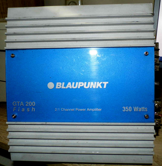 WZMACNIACZ SAMOCHODOWY BLAUPUNKT GTA200 FLASH 300W