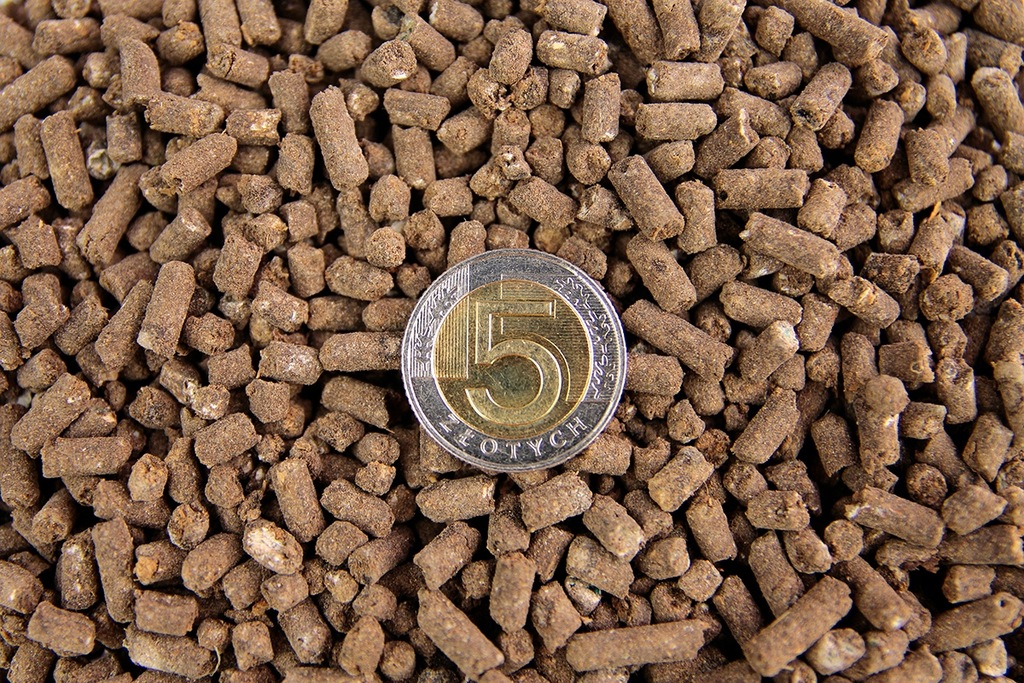 удобрение перегной. коричневые гранулы удобрение. органическое удобрение в гранулах. удобрение органическое 2кг конский навоз оргавит. гранулированный навоз.