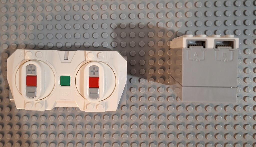 LEGO Powered Up Hub 88009 + Pilot