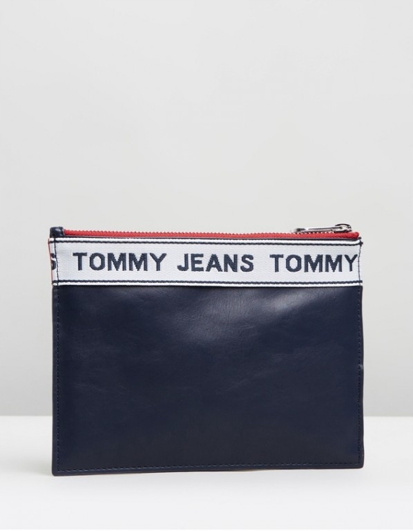 P3F121 TOMMY JEANS__NT7 KOPERTÓWKA LOGO__211X15,5