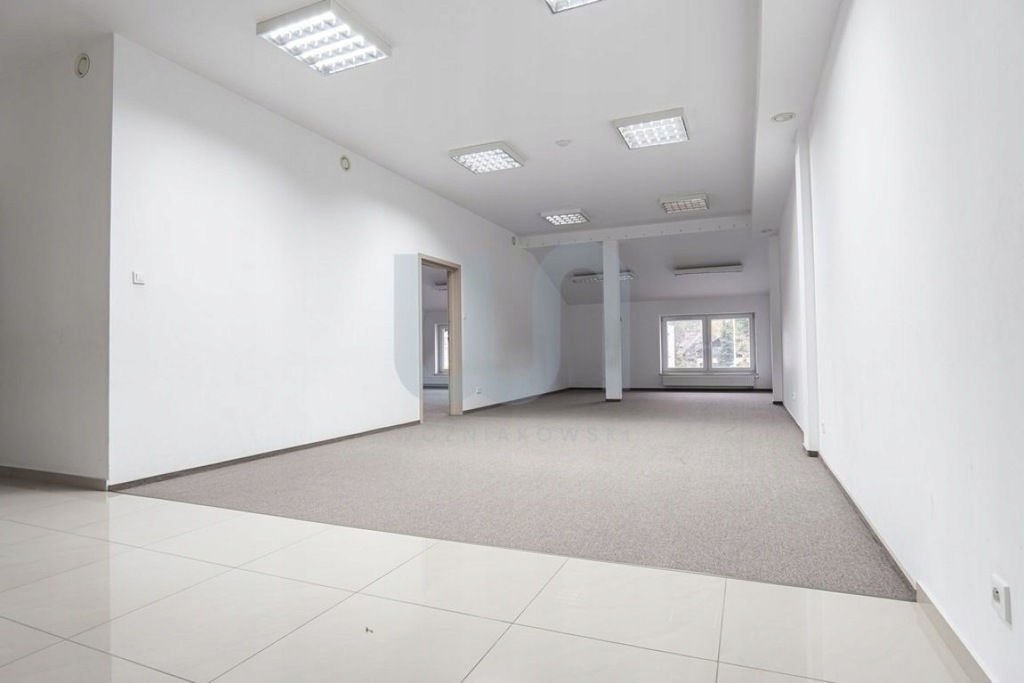 Komercyjne, Józefów, Otwocki (pow.), 140 m²