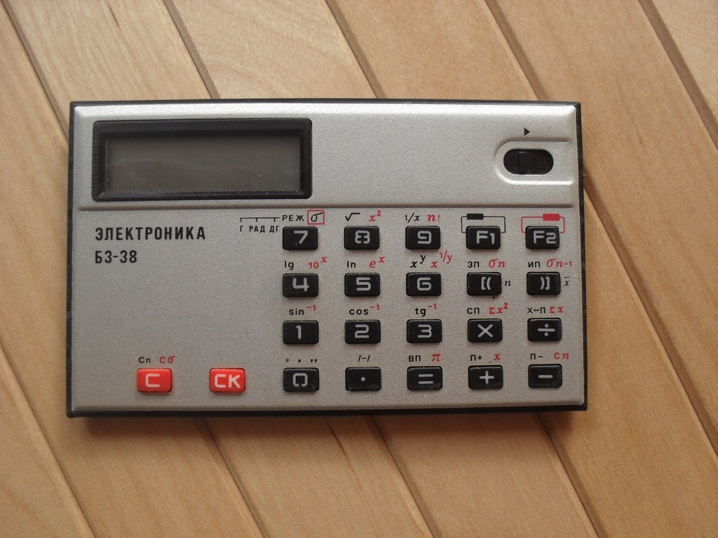 Kalkulator radziecki Elektronika B3-38 inżynierski