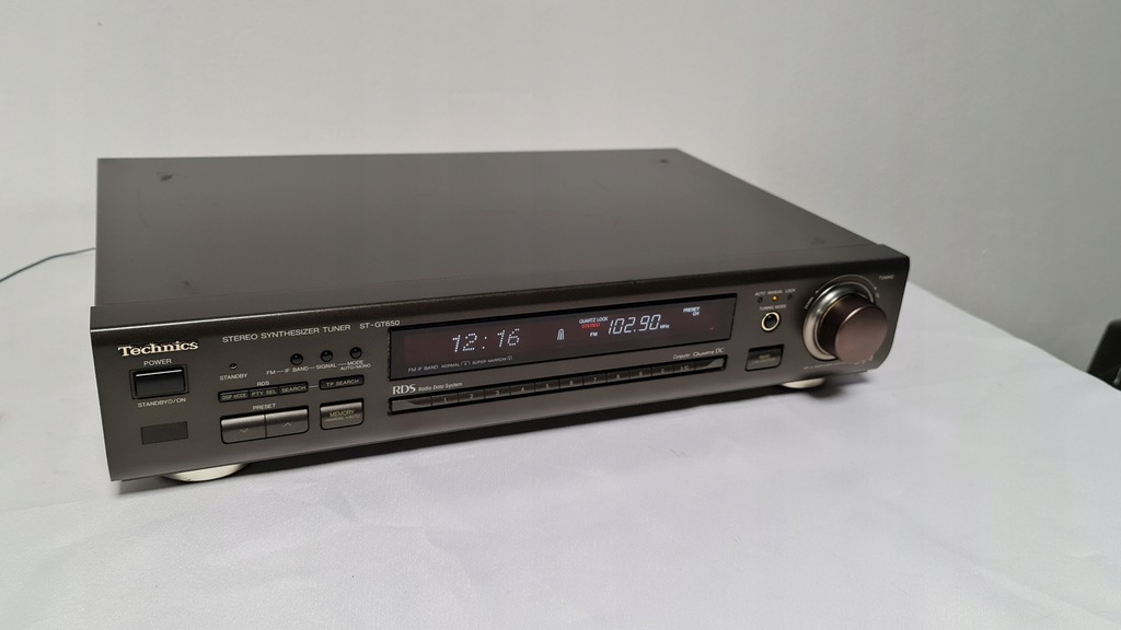 Tuner Radio Technics ST-GT650 RDS Top wyświetlacz.