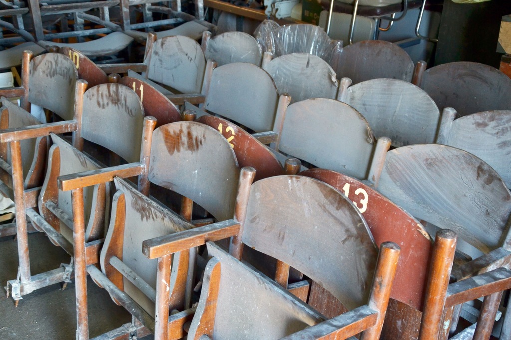Fotele teatralne krzesła kinowe CZWÓRKA retro loft