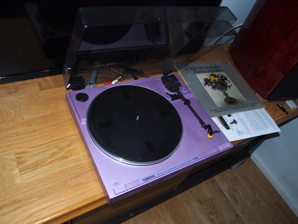 Gramofon Yamaha P-220 restyling