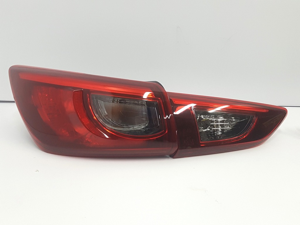 Lampy tył lewa prawa oryginał Mazda CX3 CX3 15r