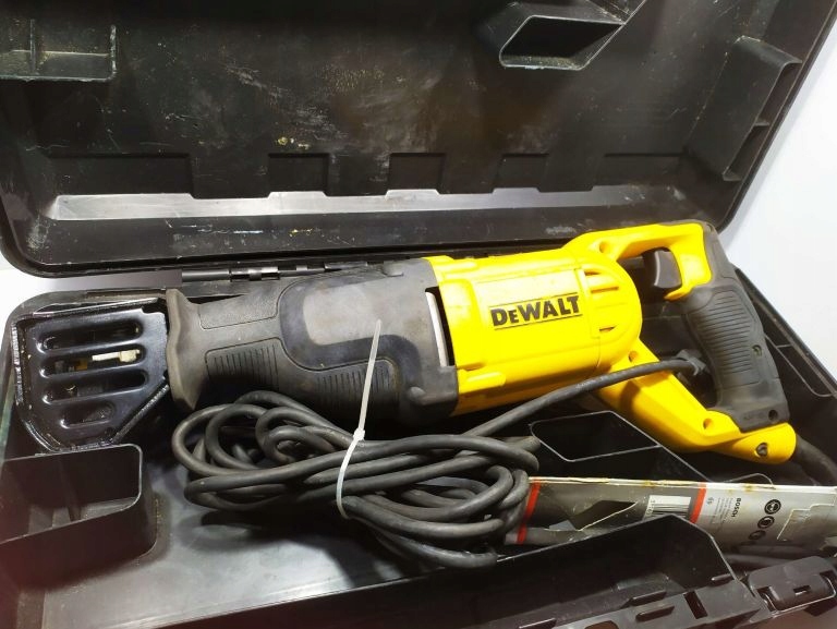 PIŁA SZABLASTA DEWALT DWE305-QS 1100W