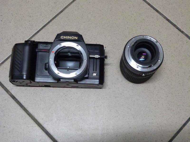 Stary aparat fotograficzny CHINON