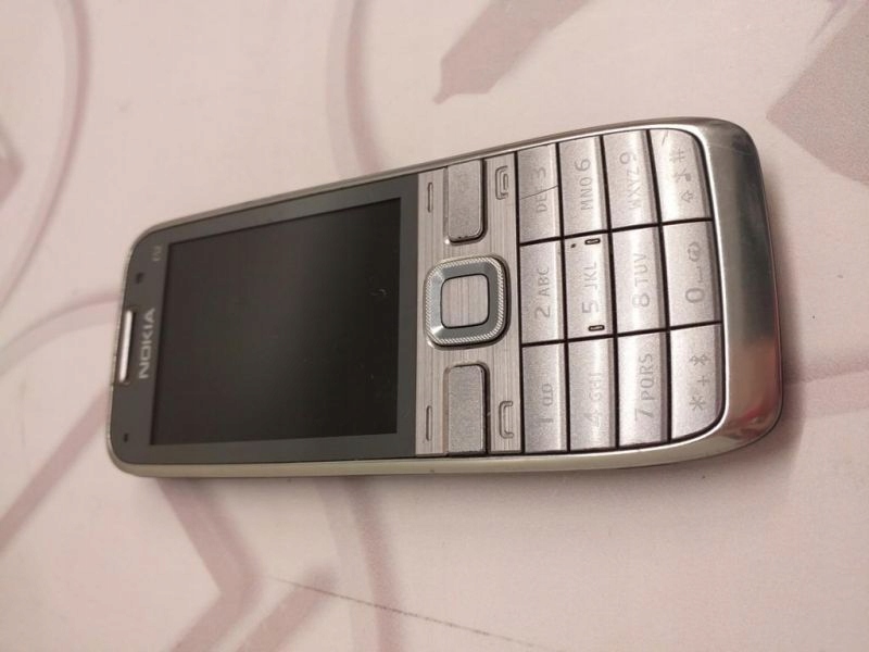 NOKIA E52