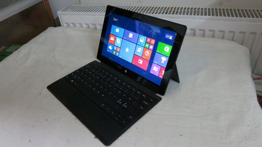 Tablet Microsoft Surface 1516 10,6" 2GB / 32GB + zasilacz