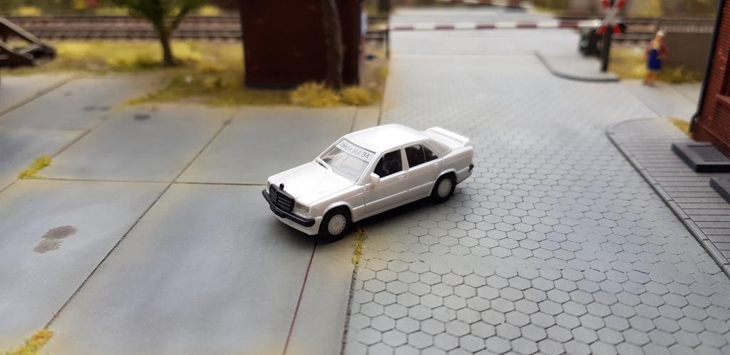 MERCEDES 190 2.3-16 PERŁA 1:87 HERPA