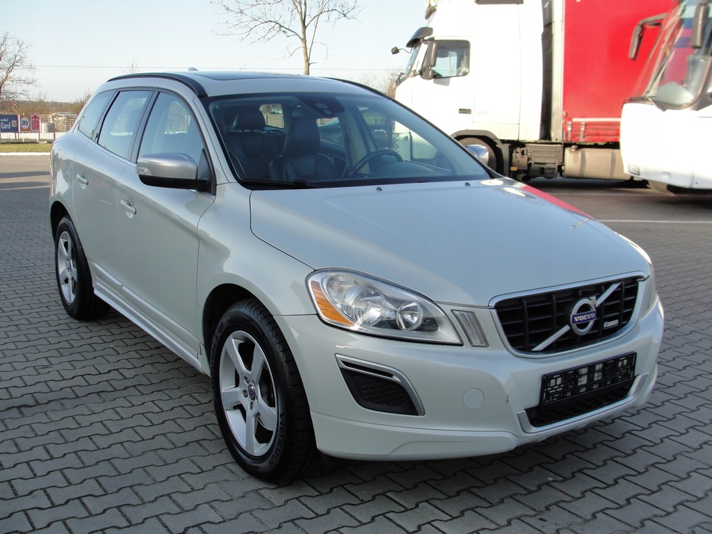 Купить VOLVO XC60 2012 2.4 AWD R-DESIGN ORIGINAL NAVI ALU: отзывы, фото, характеристики в интерне-магазине Aredi.ru