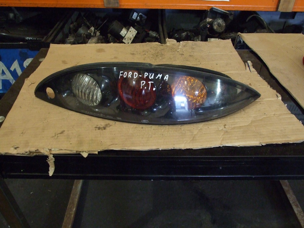 FORD PUMA LAMPA PRAWY TYŁ