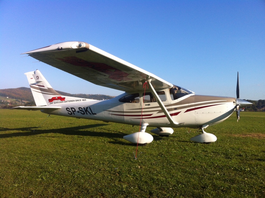 godzinny lot samolotem Cessna 182T