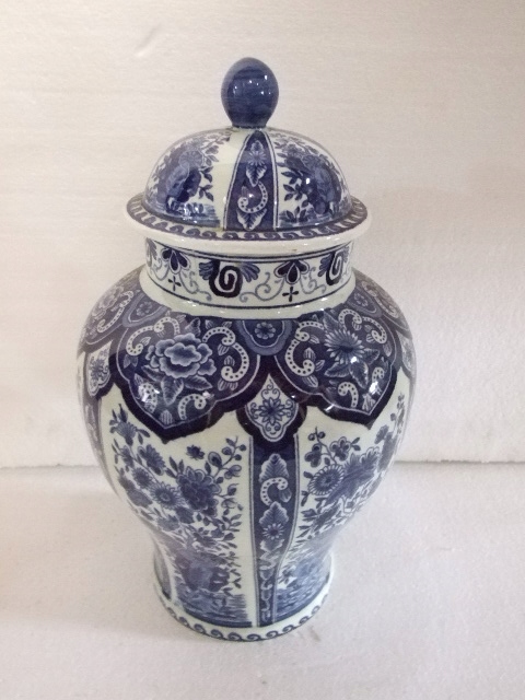 WAZA Z PRZYKRYWKĄ DELFT - PORCELANA wys.32cm