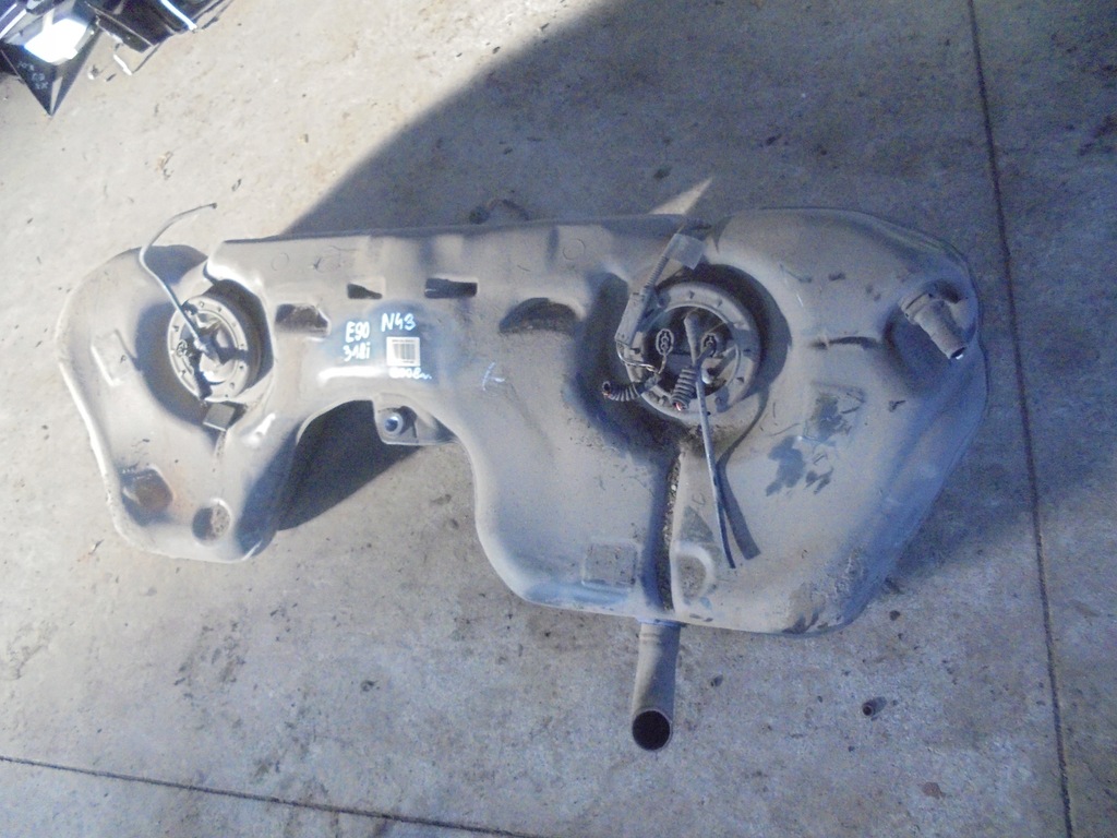 BMW E90 318i N43 Zbiornik paliwa bak pompa