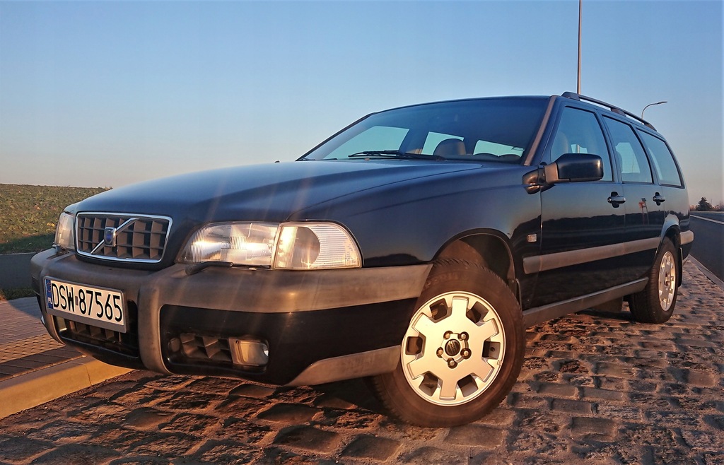 Купить VOLVO V70 XC CROSS COUNTRY 2.5T 200KM AWD 4x4: отзывы, фото, характеристики в интерне-магазине Aredi.ru