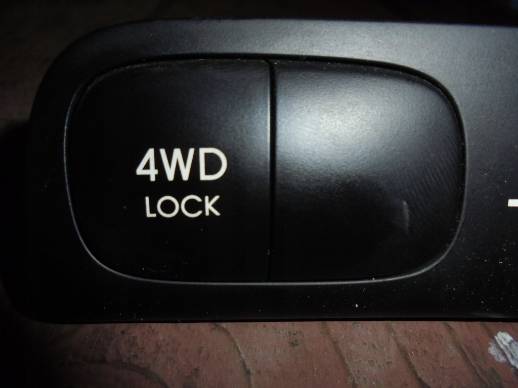 PRZYCISK 4WD LOCK KIA SPORTAGE II 08R 7482252125 oficjalne archiwum