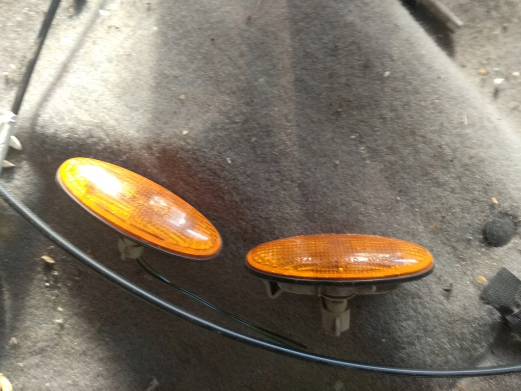 kierunkowskaz boczny prawy lewy mazda 323f 2002