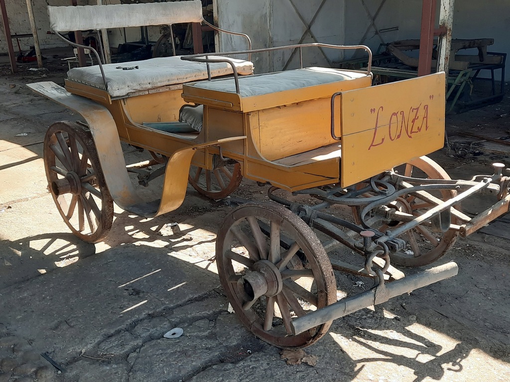 kareta powóz bryczka sanie sanki rydwan