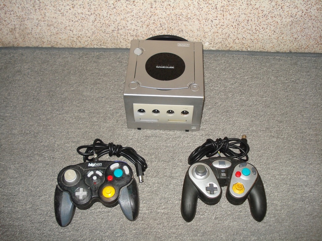 Konsola NINTENDO GameCube silver + 2x pady