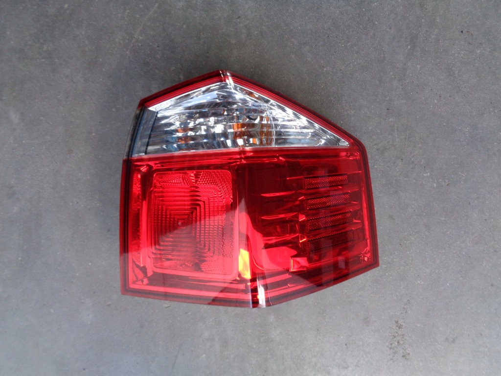 LAMPA TYL TYLNA PRAWA ŁADNA CHEVROLET ORLANDO 8113259550