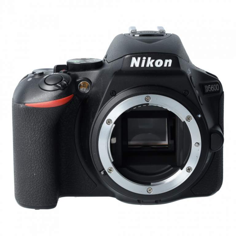 Nikon D5600 body