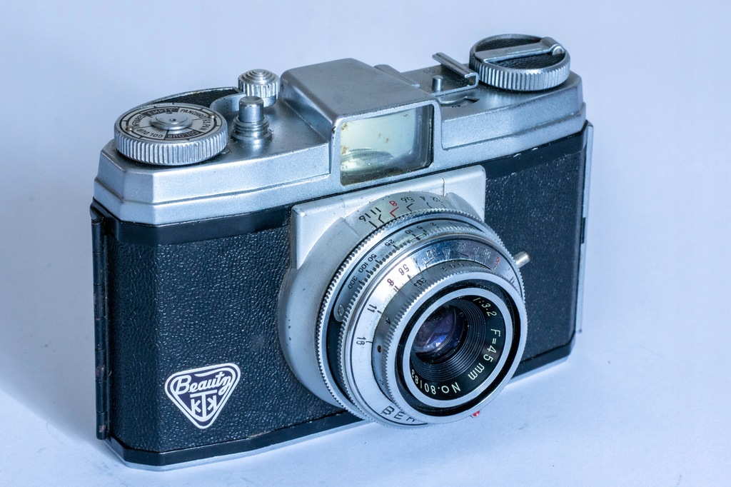 Beauty 35 - 45mm f/3.2