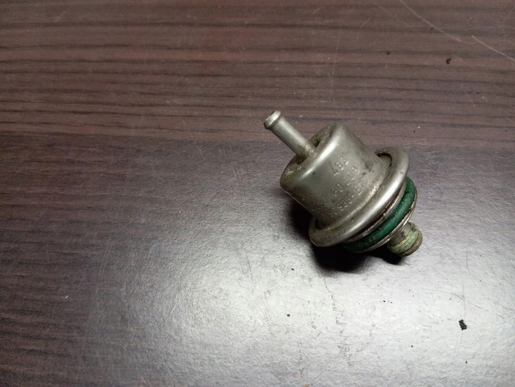 Audi A6 S6 C5 4B 2004 Regulator ciśnienia paliwa