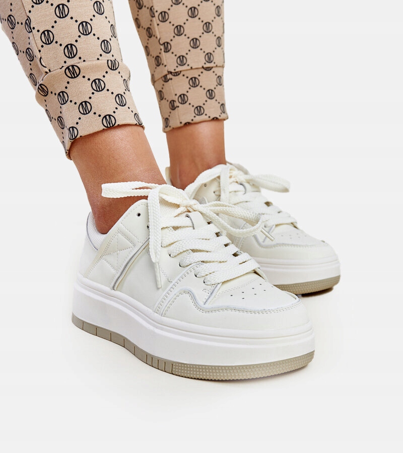Białe skórzane sneakersy na grubej podeszwie Abrar 28526 rozmiar 40