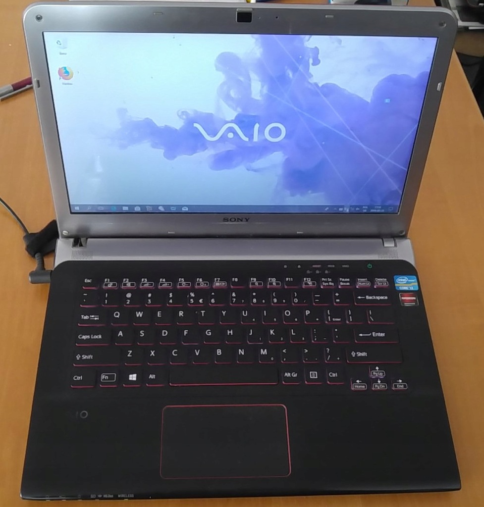 Laptop SONY SVE14AG15M W8 4GB RAM Intel i3 2,4