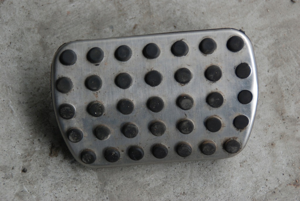 W207 E-KLASA PEDAŁ NAKŁADKA AMG