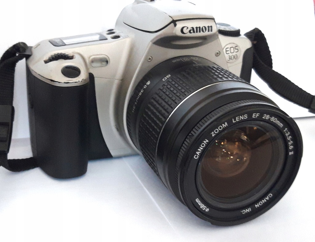 Aparat Canon EOS 300 z obiektywem