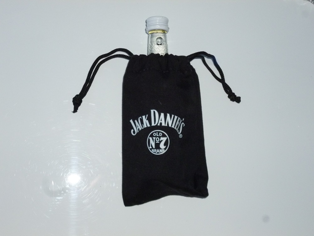 Tajemnicza sakiewka Jack Daniels z zawartością