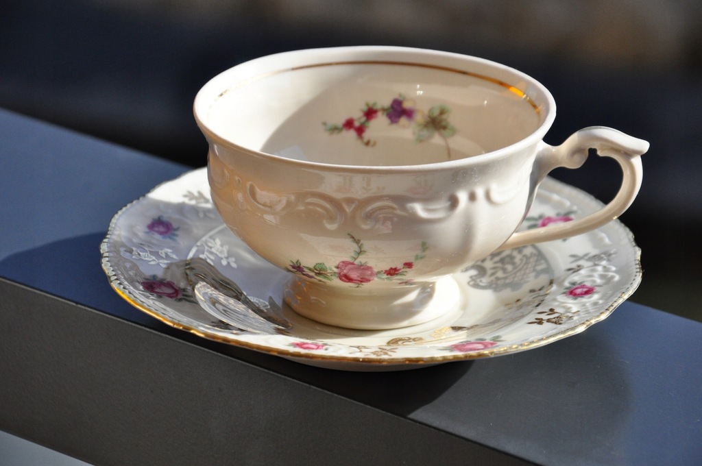 Stara filiżanka porcelanowa Tułowice