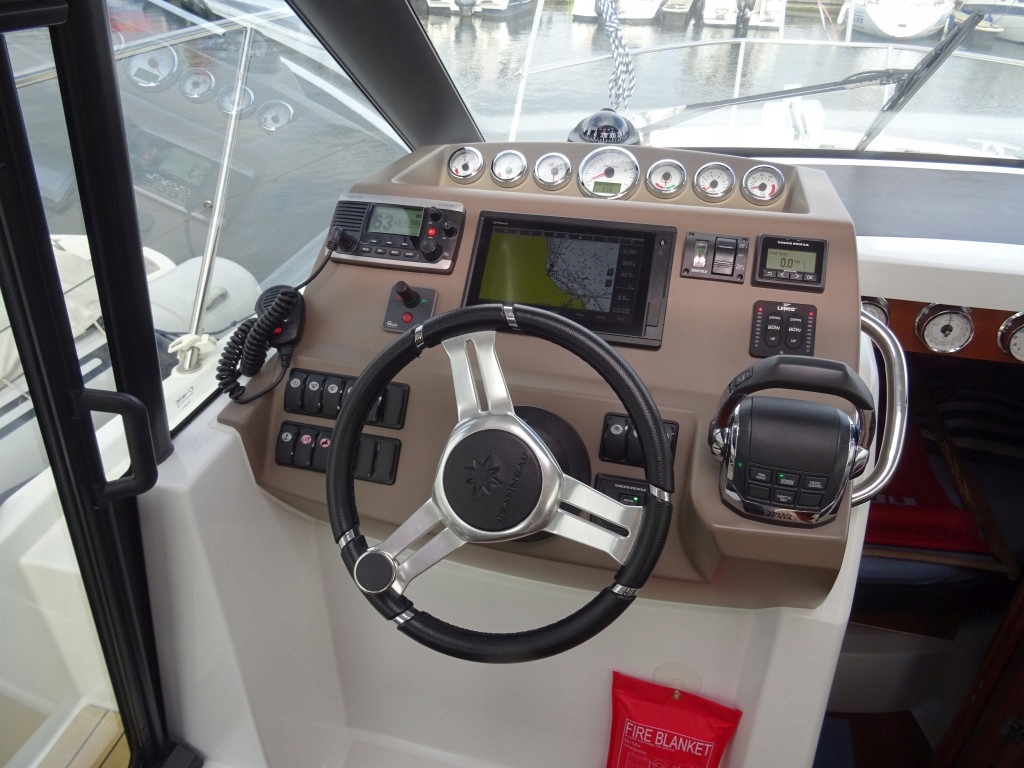 Купить Jeanneau NC 9|2013|Volvo Penta D-260 Diesel|4 спальных места: отзывы, фото, характеристики в интерне-магазине Aredi.ru