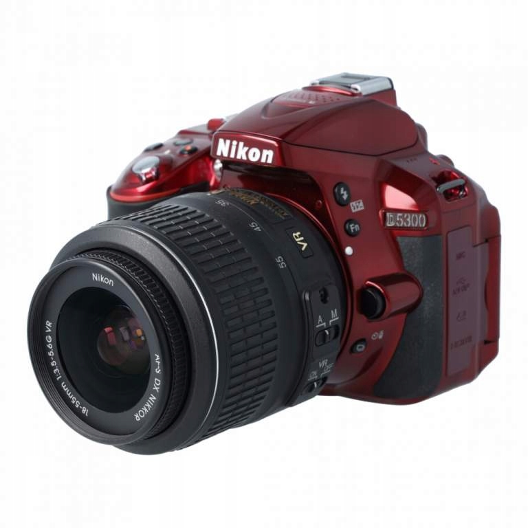 Nikon D5300 + AF-P 18-55 VR czerwony