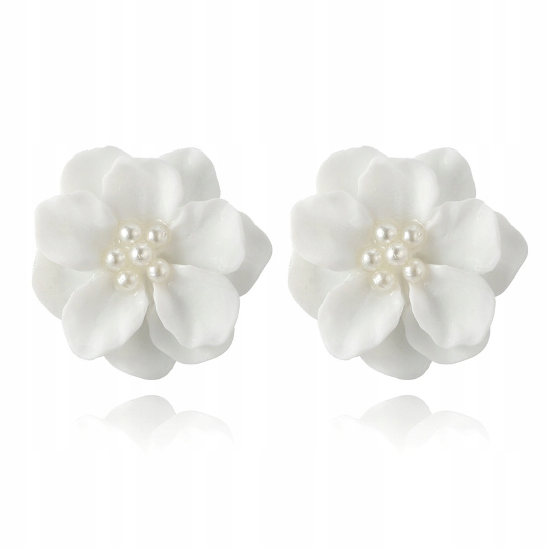 Kolczyki kwiaty białe perły sztyft kwiatki boho perełki lekkie efetkowne
