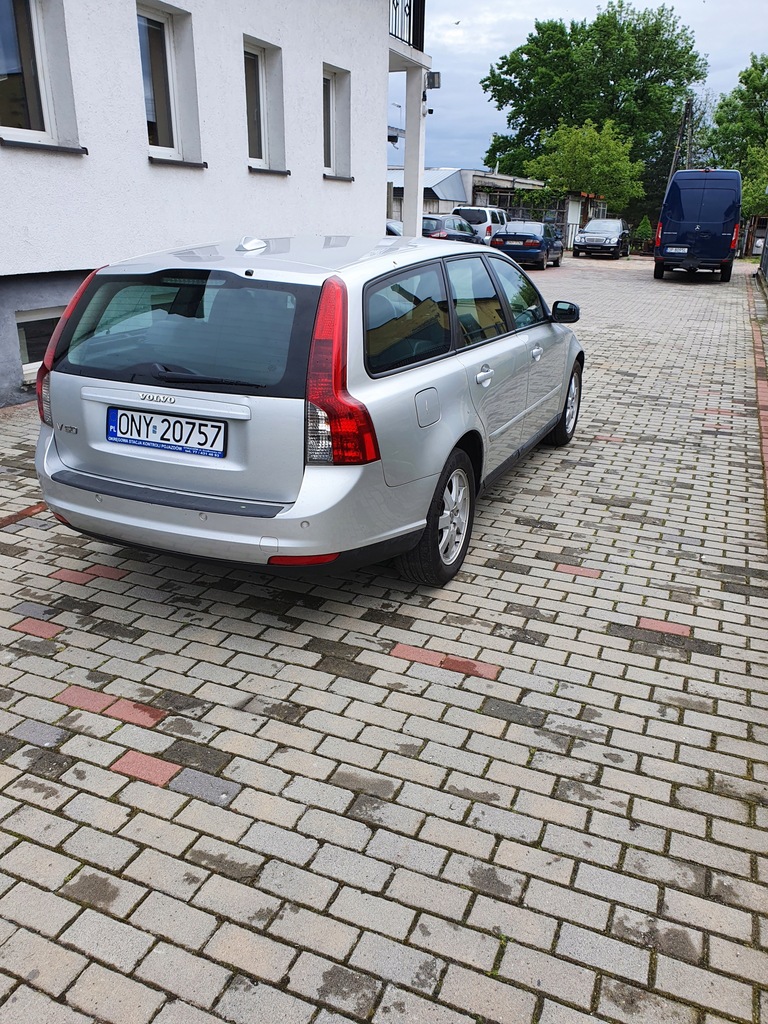 Купить VOLVO V50 (545) 2.0 D 136 л.с.: отзывы, фото, характеристики в интерне-магазине Aredi.ru