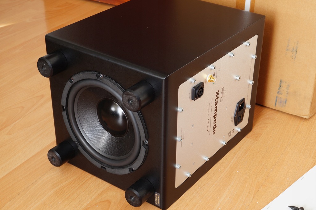 Купить Активный сабвуфер REL Stampede для кино и музыки: отзывы, фото и ...