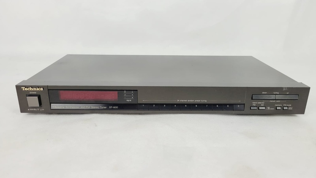 TECHNICS ST-600 TUNER RADIO SREBRNY KWADRATOWY