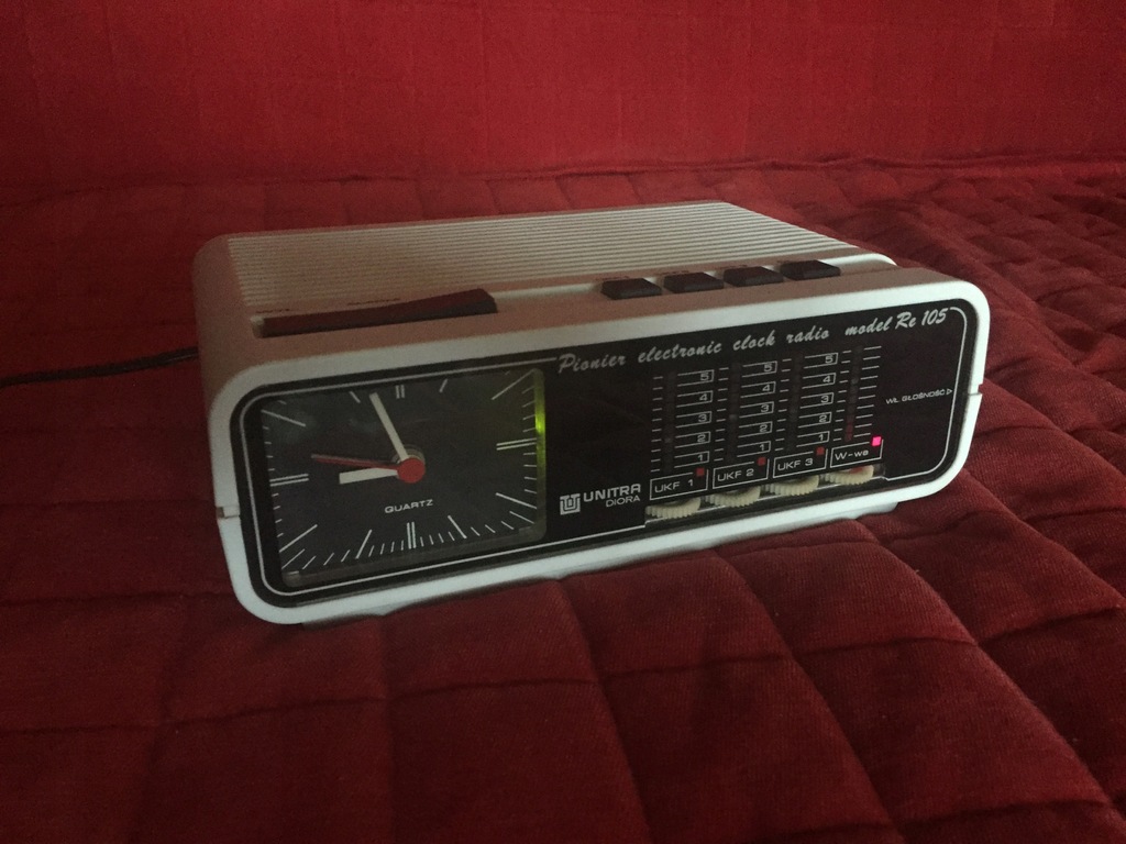KULTOWY RADIOBUDZIK UNITRA DIORA RE-105