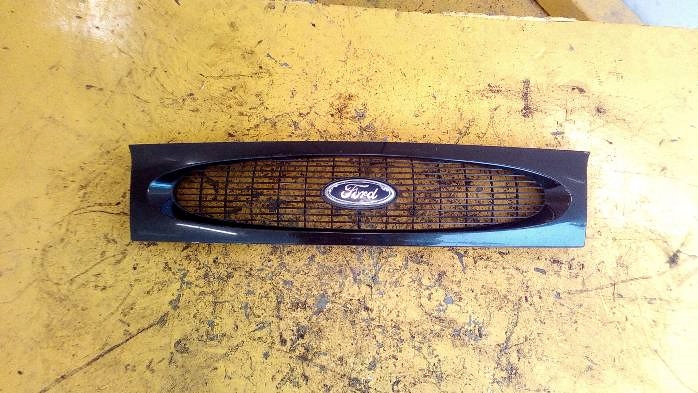 Grill Atrapa Ford Fiesta MK 4