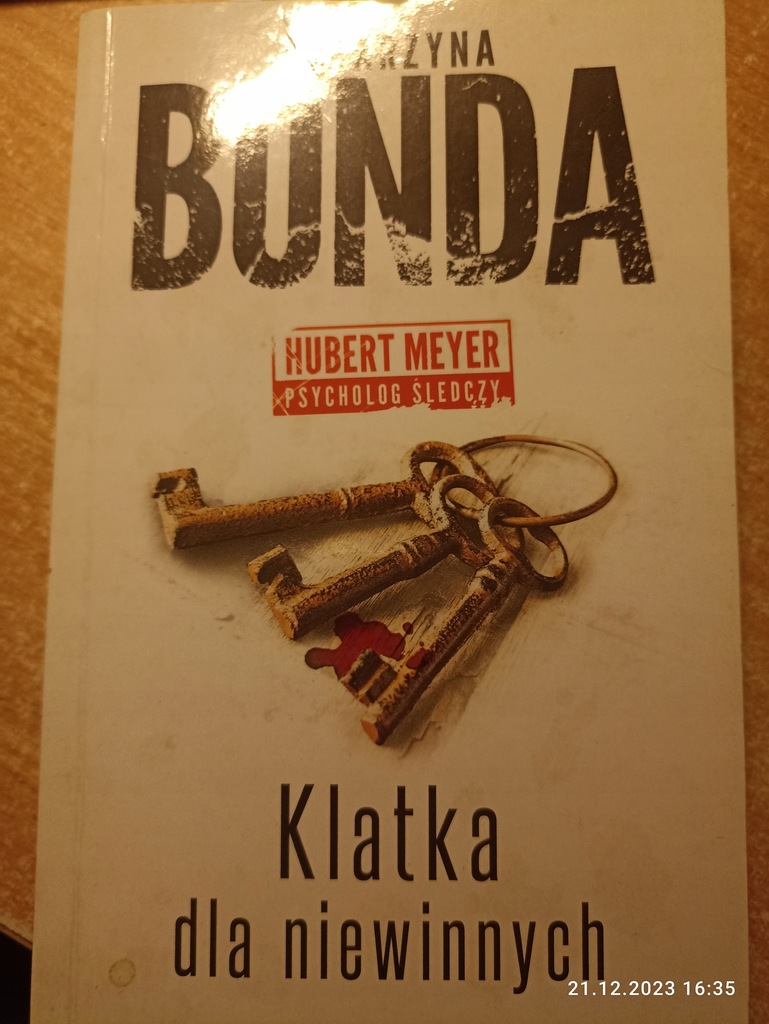 Klatka dla niewinnych - Bonda