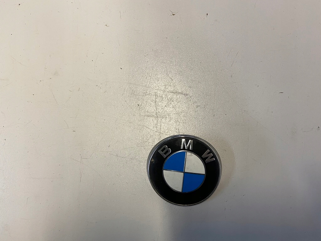 BMW E46 TOURING EMBLEMAT ZNACZEK KLAPY BAGAŻNIKA