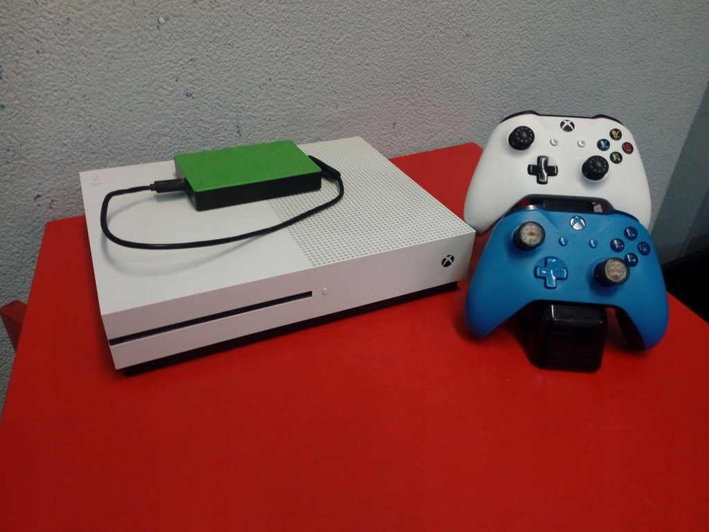 XBOX One S 1TB 2 pady +Dysk 4TB +ładowarka