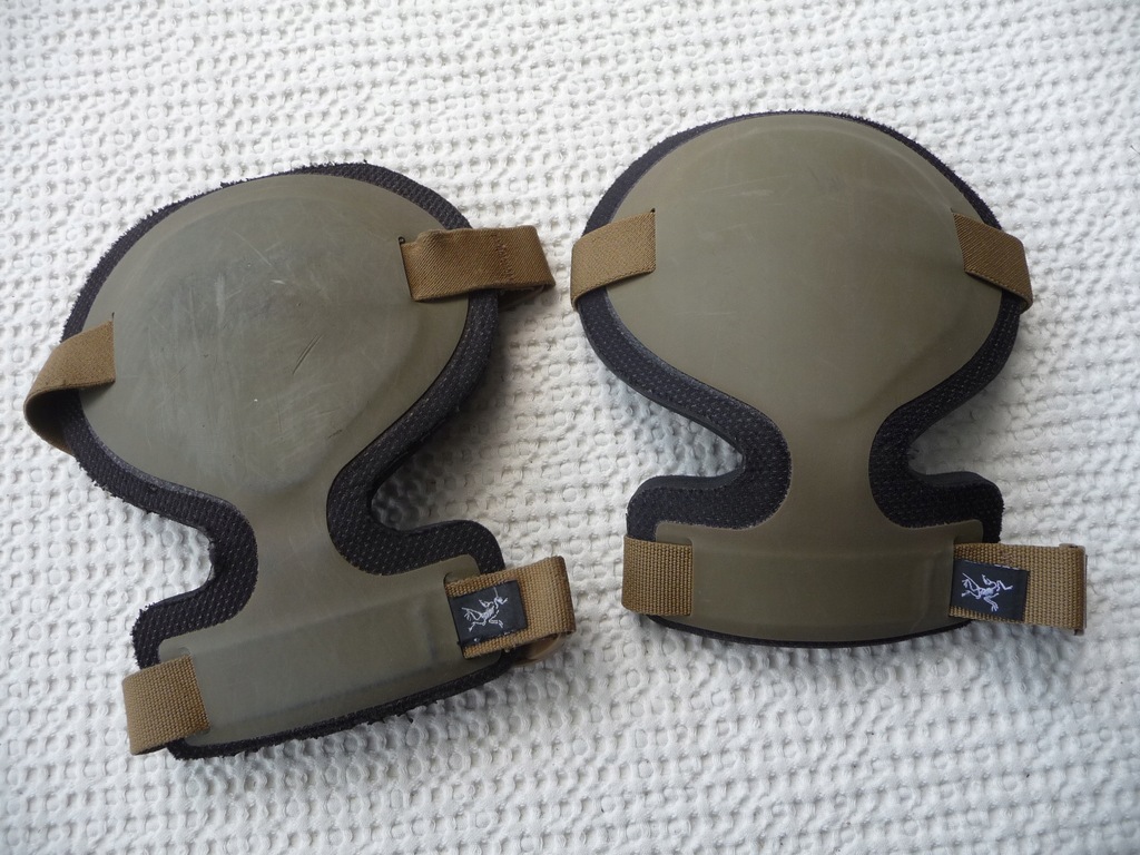 NAKOLANNIKI OCHRANIACZE KOLAN ARCTERYX KNEE CAPS PROTEKTORY COYOTE US ARMY